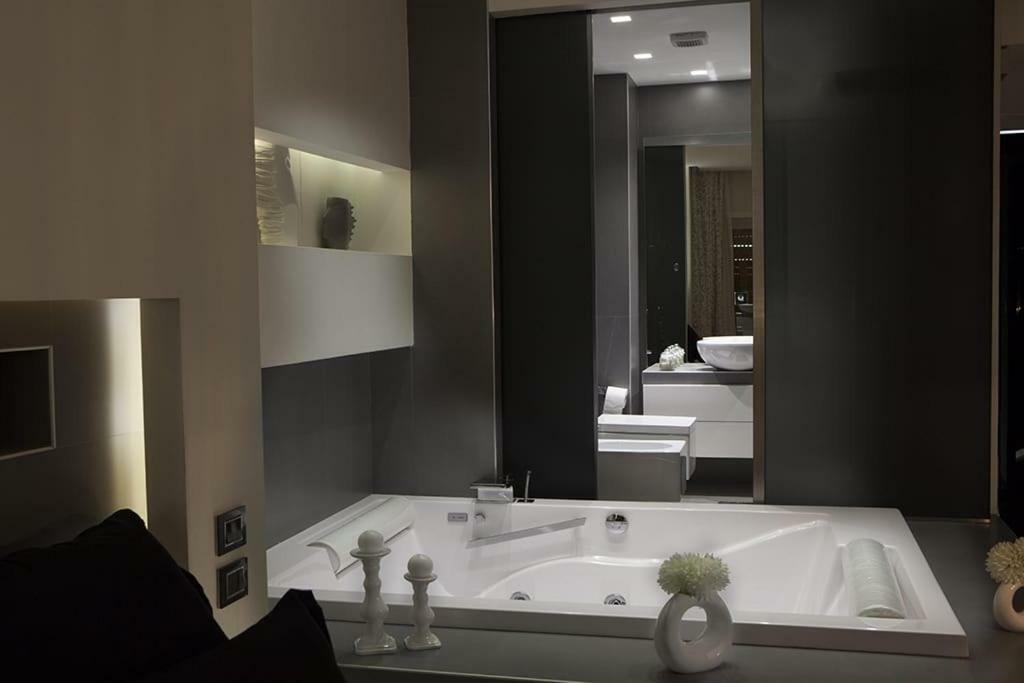 Crystal Skyline Neapolis Apartman Kültér fotó